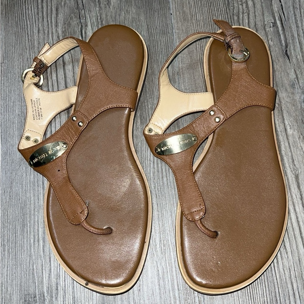 Size 7 micheal Kors sandal shoe